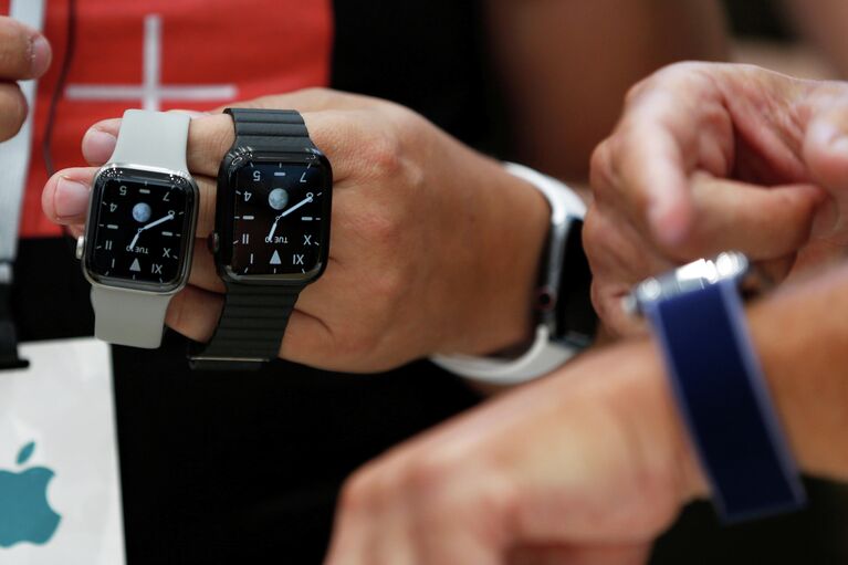 Часы Apple Watch на презентации новинок компании Apple