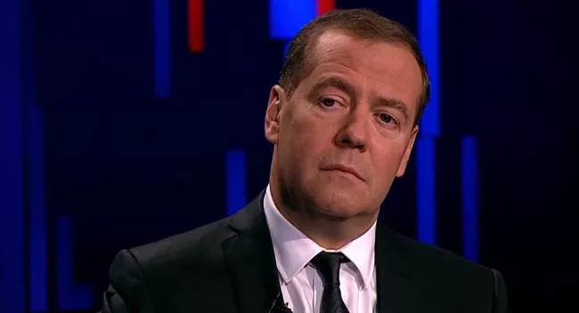 Председатель правительства РФ Дмитрий Медведев во время программы Диалог на канале Россия 24