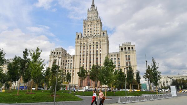 Высотное здание на площади Красных Ворот в Москве