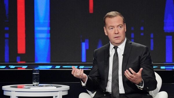 Председатель правительства Дмитрий Медведев принимает участие в программе Диалог на канале Россия 24
