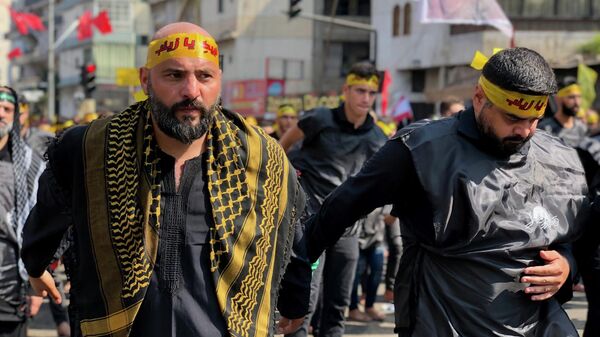 Шествие в южном пригороде Бейрута, посвященное траурному дню мусульман-шиитов Ашура