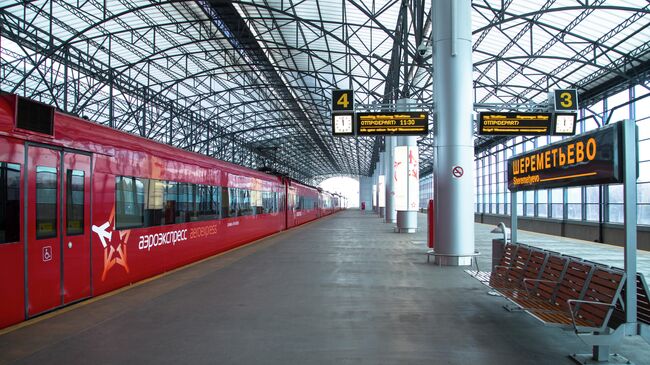 Поезд компании Аэроэкспресс в Москве