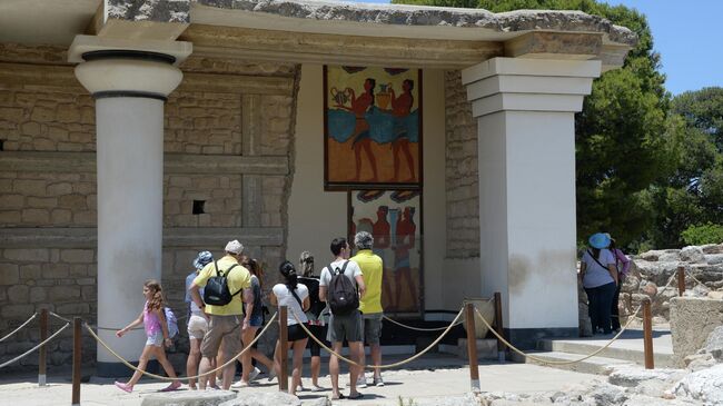 Южные пропилеи Кносского дворца, расположенного в окрестностях Ираклиона на острове Крит 