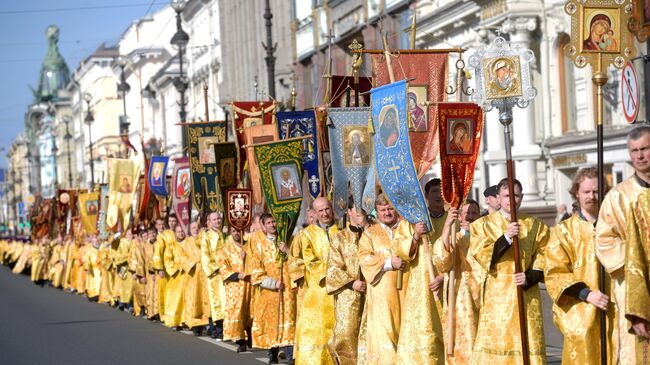 Крестный ход в честь Дня перенесения мощей Александра Невского