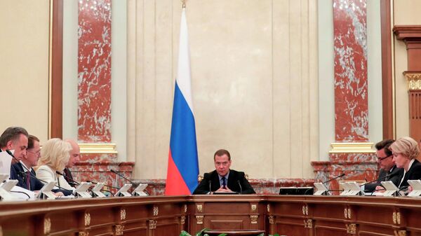 Председатель правительства РФ Дмитрий Медведев проводит совещание с членами кабинета министров