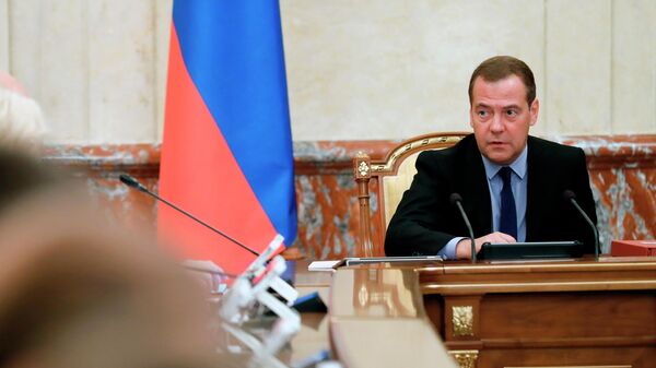 Председатель правительства РФ Дмитрий Медведев проводит совещание с членами кабинета министров