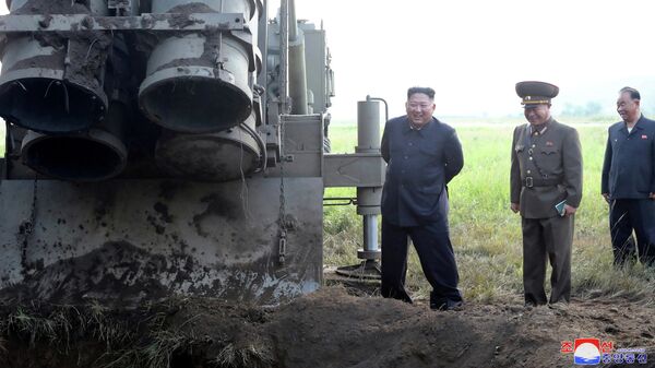 Северокорейский лидер Ким Чен Ын принимает участие в испытании ракетной пусковой установки