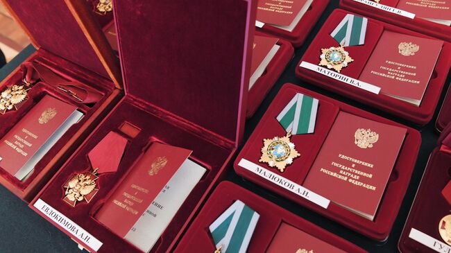 Ордена и медали на церемонии награждения деятелей культуры и искусства наградами РФ.