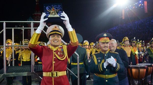 Оркестр Народно-освободительной армии Китайской Народной Республики получают приз зрительских симпатий на фестивале Спасская башня