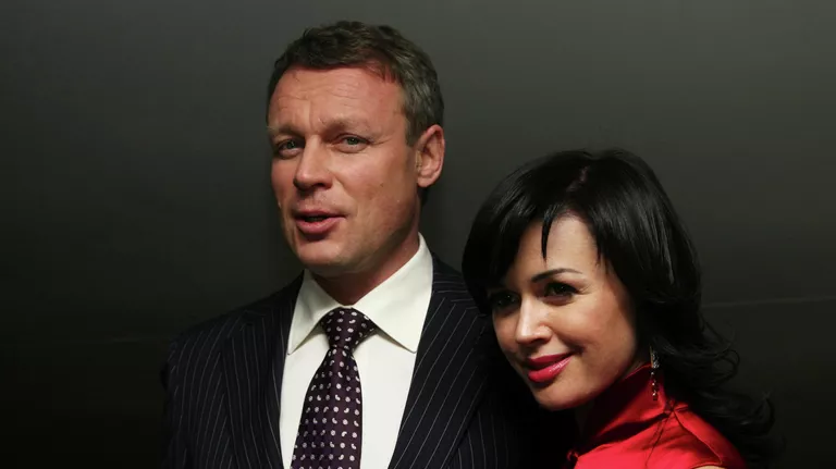 Актриса Анастасия Заворотнюк и продюсер Сергей Жигунов на премьерном показе фильма Шекспиру и не снилось Актриса Анастасия Заворотнюк и продюсер Сергей Жигунов на премьерном показе фильма Шекспиру и не снилось
