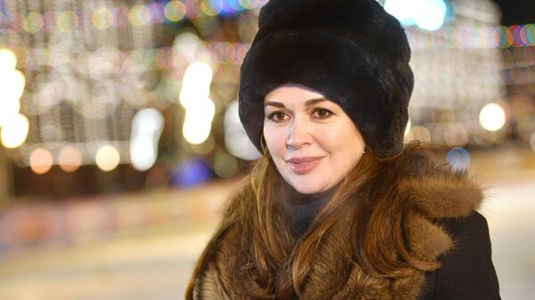 Актриса Анастасия Заворотнюк на открытии ГУМ-катка на Красной площади в Москве