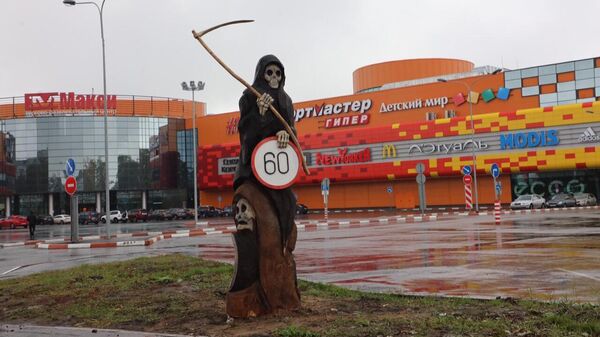 Фигура в Архангельске, призванная предупреждать водителей об опасности превышения скорости