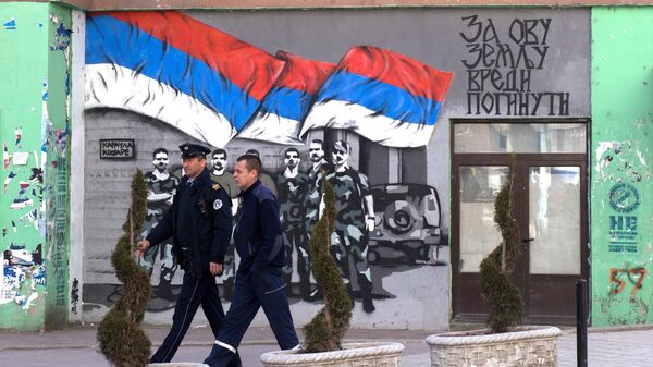 Настенное граффити на одном из домов города Косовская Митровица