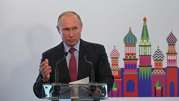 Президент РФ Владимир Путин выступает на конгрессе израильского благотворительного фонда Керен ха-Йесод в Москве

