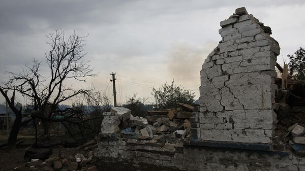 Здание, разрушенное вследствие обстрела, в селе Роза Новоазовского района Донецкой области