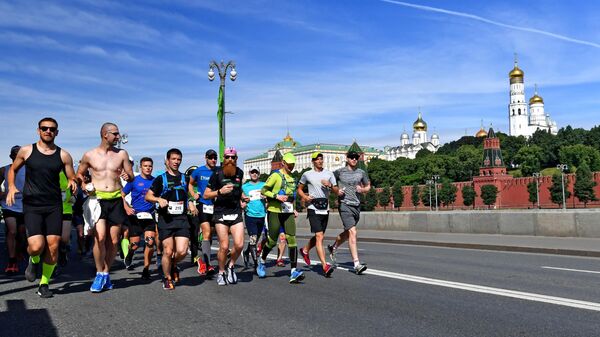 Участники благотворительного марафона в Москве.