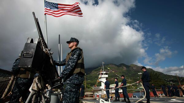 Военный на палубе корабля ВМС США