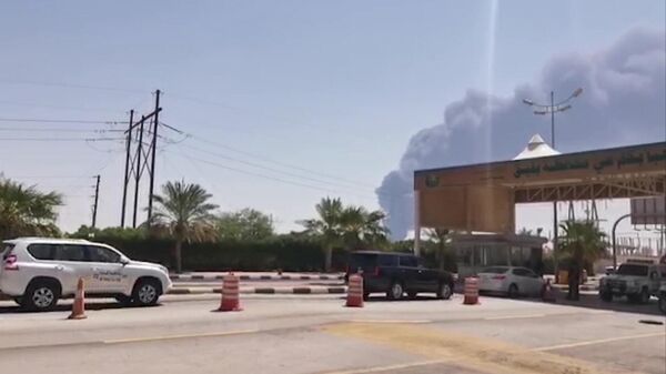 Пожар на нефтеперерабатывающем заводе в Саудовской Аравии