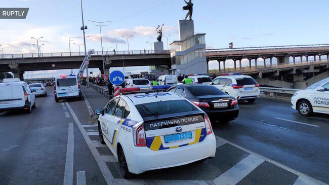 Обстановка у метромоста в Киеве