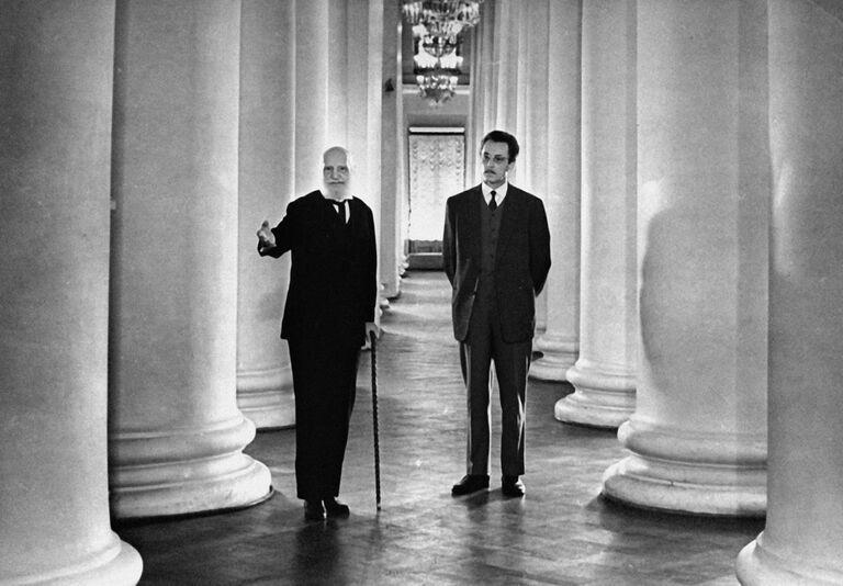 Василий Витальевич Шульгин и историк Сергей Свистунов. Кадр из документально-постановочного фильма Перед судом истории Василий Витальевич Шульгин и историк Сергей Свистунов. Кадр из документально-постановочного фильма Перед судом истории