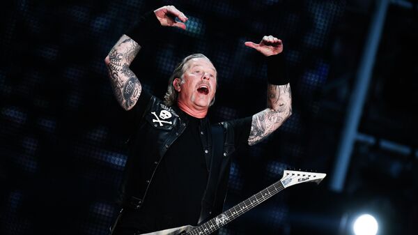 Джеймс Хетфилд во время выступления на концерте рок-группы Metallica на Большой спортивной арене Лужники