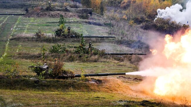 Танк Т-72 на полигоне Юргинский в Кемеровской области во время стратегических командно-штабных учений Центр-2019