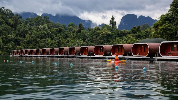 Плавучие туристические домики на озере Чео Лан в Таиланде