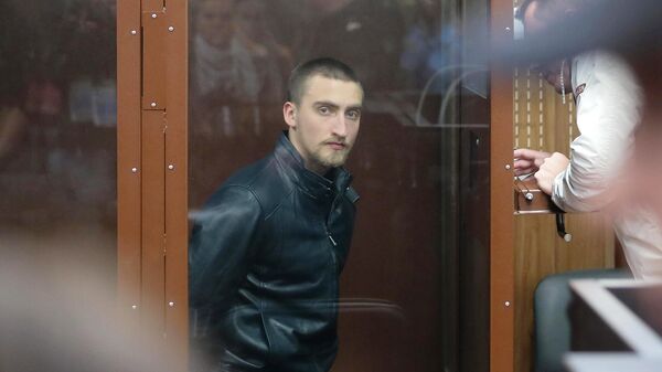 Павел Устинов, обвиняемый в нападении на бойца ОМОН в ходе несанкционированной акции протеста 3 августа, во время оглашения приговора в зале заседаний Тверского суда Москвы