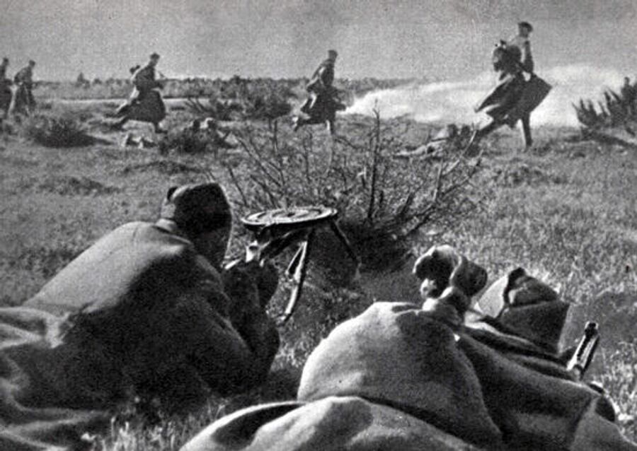 Советские пехотинцы в бою. Осень 1944 г.