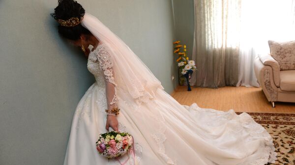 Невеста в ожидании жениха в своем родовом доме в селение Табасаран