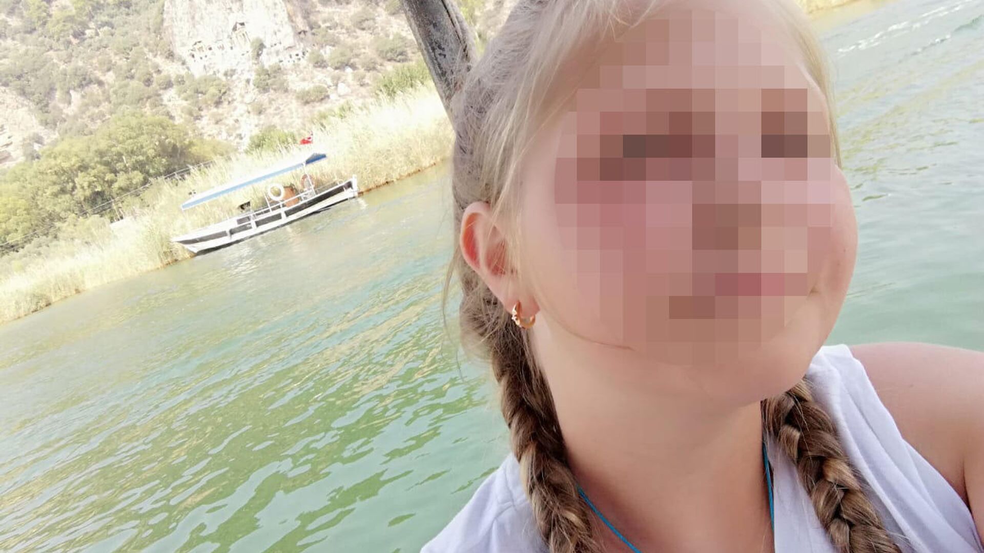 12 летняя живет с 48. Алиса Адамова Турция. Турция девочки. Россиянка утонула в Турции. Пропавшие туристки девочек.