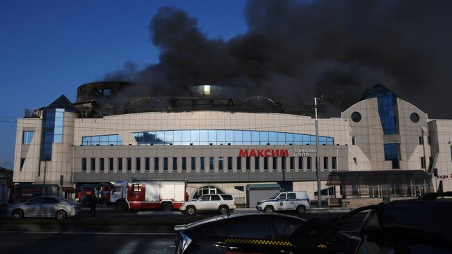 Пожар в ТЦ Максим во Владивостоке