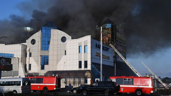 Пожар в ТЦ Максим во Владивостоке