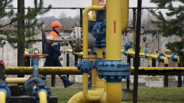 Рабочий на газовой станции на Украине 