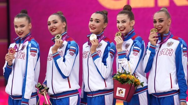 Призеры в групповых упражнениях по художественной гимнастике 2019 в Баку: сборная команда России, завоевавшая золотые медали.