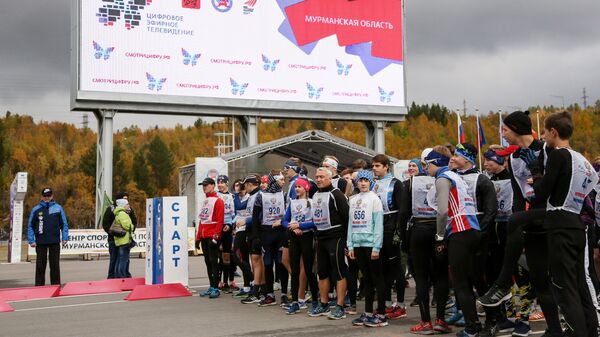 Участники забега в рамках Всероссийского дня бега Кросс Нации - 2019 на территории СК Долина уюта в Мурманске