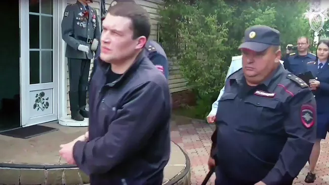 Александр Агеев во время следственного эксперимента