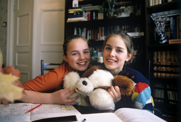 Фигуристка Екатерина Гордеева (справа) со своей младшей сестрой Марией