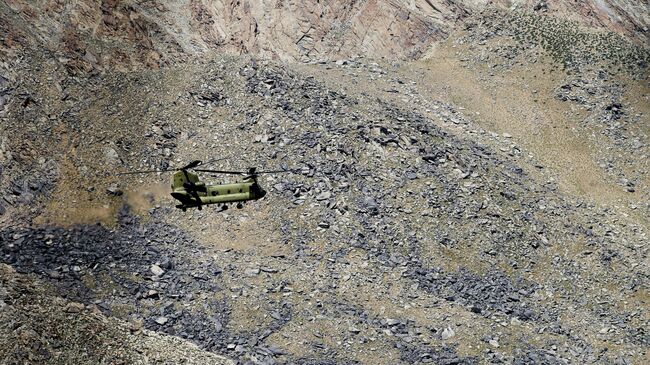 Американский военный вертолет CH-47 Chinook 