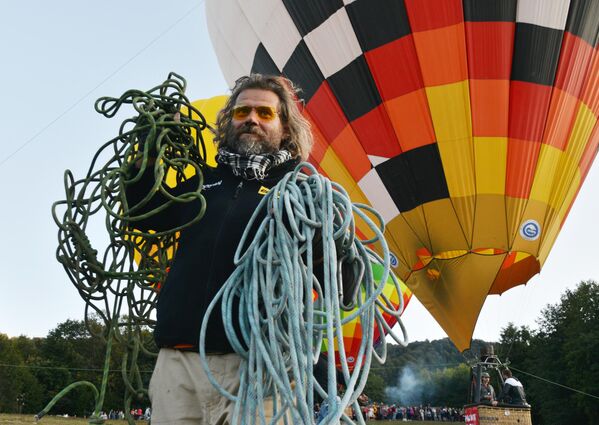 Пилот аэростата на Фестивале воздушных шаров Солохаул парка в Сочи