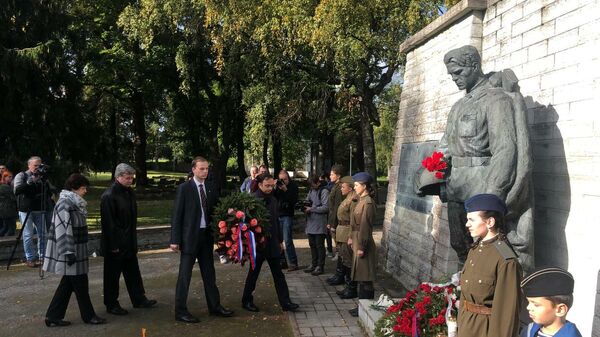 Возложение венков к памятнику Воину-Освободителю в память о 75-летии освобождения Таллина от гитлеровцев в Таллине