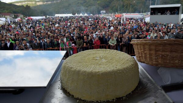 Самый большой круг адыгейского сыра на десятом региональном фестивале адыгейского сыра