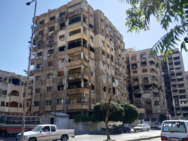 Поврежденные минометным обстрелом дома в районе Барза на востоке Дамаска Поврежденные минометным обстрелом дома в районе Барза на востоке Дамаска