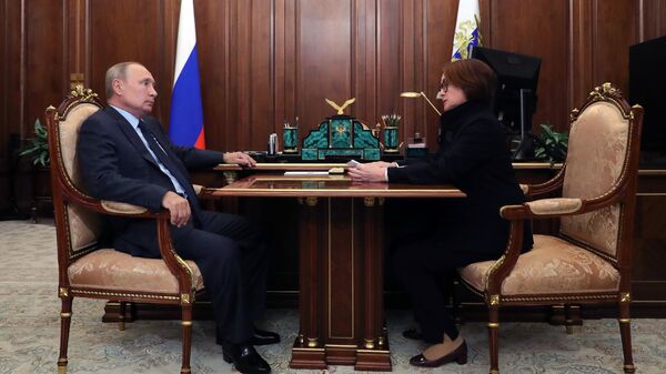 Президент РФ Владимир Путин и председатель Центрального банка РФ Эльвира Набиуллина во время встречи