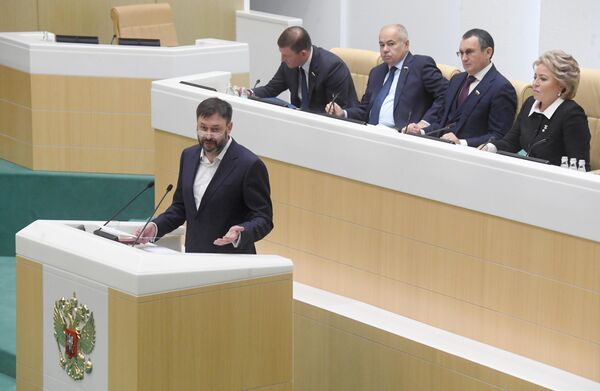 Руководитель портала РИА Новости Украина Кирилл Вышинский выступает на заседании Совета Федерации РФ Руководитель портала РИА Новости Украина Кирилл Вышинский выступает на заседании Совета Федерации РФ