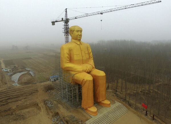 Гигантская статуя Мао Цзэдуна в Китае