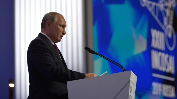 Президент РФ Владимир Путин выступает на XXIII конгрессе Международной организации высших органов финансового контроля