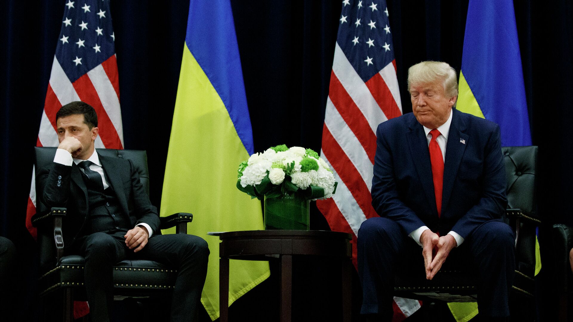 Президент Украины Владимир Зеленский и президент США Дональд Трамп во время встречи в Нью-Йорке, США, 25 сентября 2019 года - РИА Новости, 1920, 11.01.2023