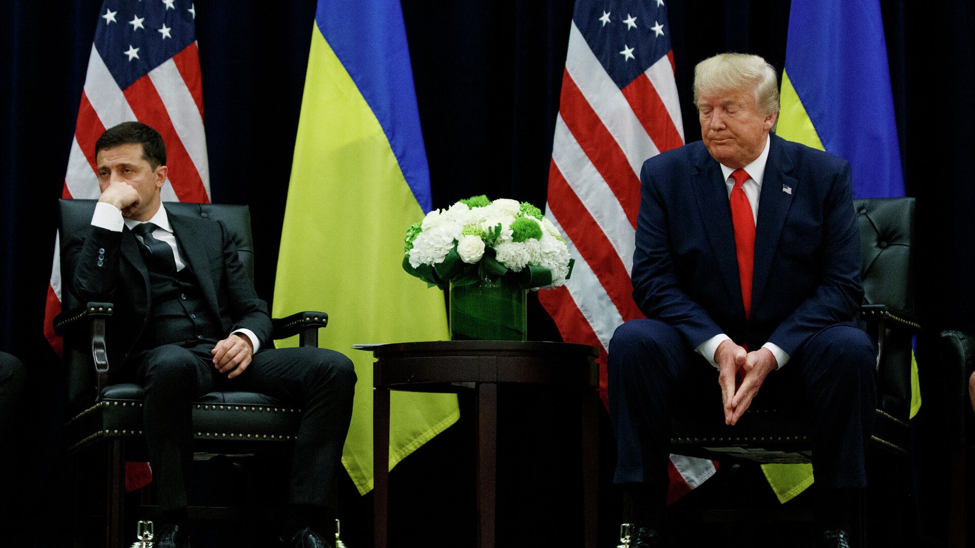 Президент Украины Владимир Зеленский и президент США Дональд Трамп во время встречи в Нью-Йорке, США, 25 сентября 2019 года - РИА Новости, 1920, 11.01.2023