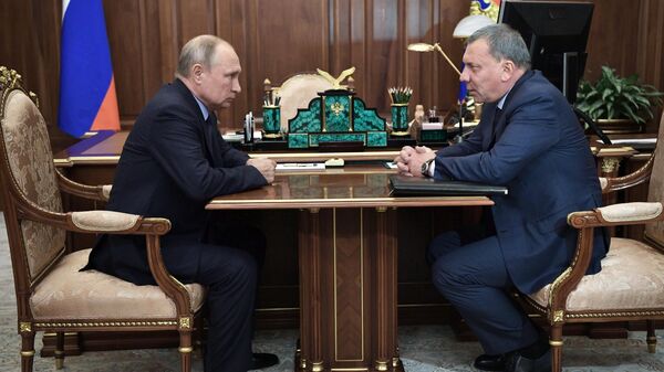 Президент РФ Владимир Путин и заместитель председателя правительства РФ Юрий Борисов во время встречи
